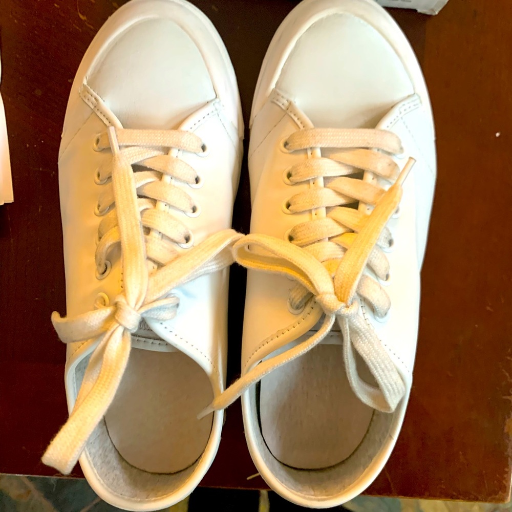 Rag and bone very lightly worn twice clean white and size 7
